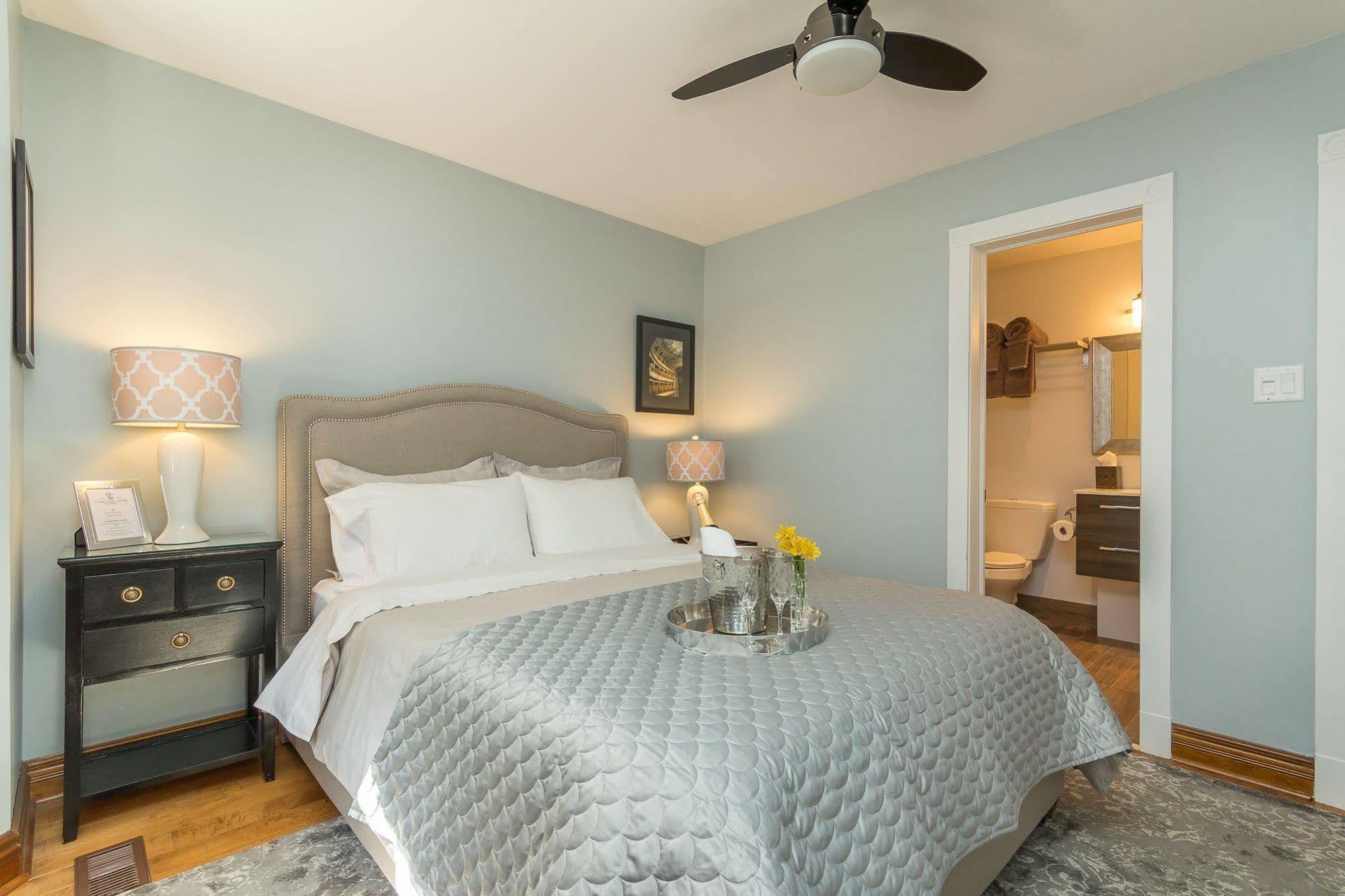 Craigleith Manor Bed & Breakfast 콜링우드 외부 사진