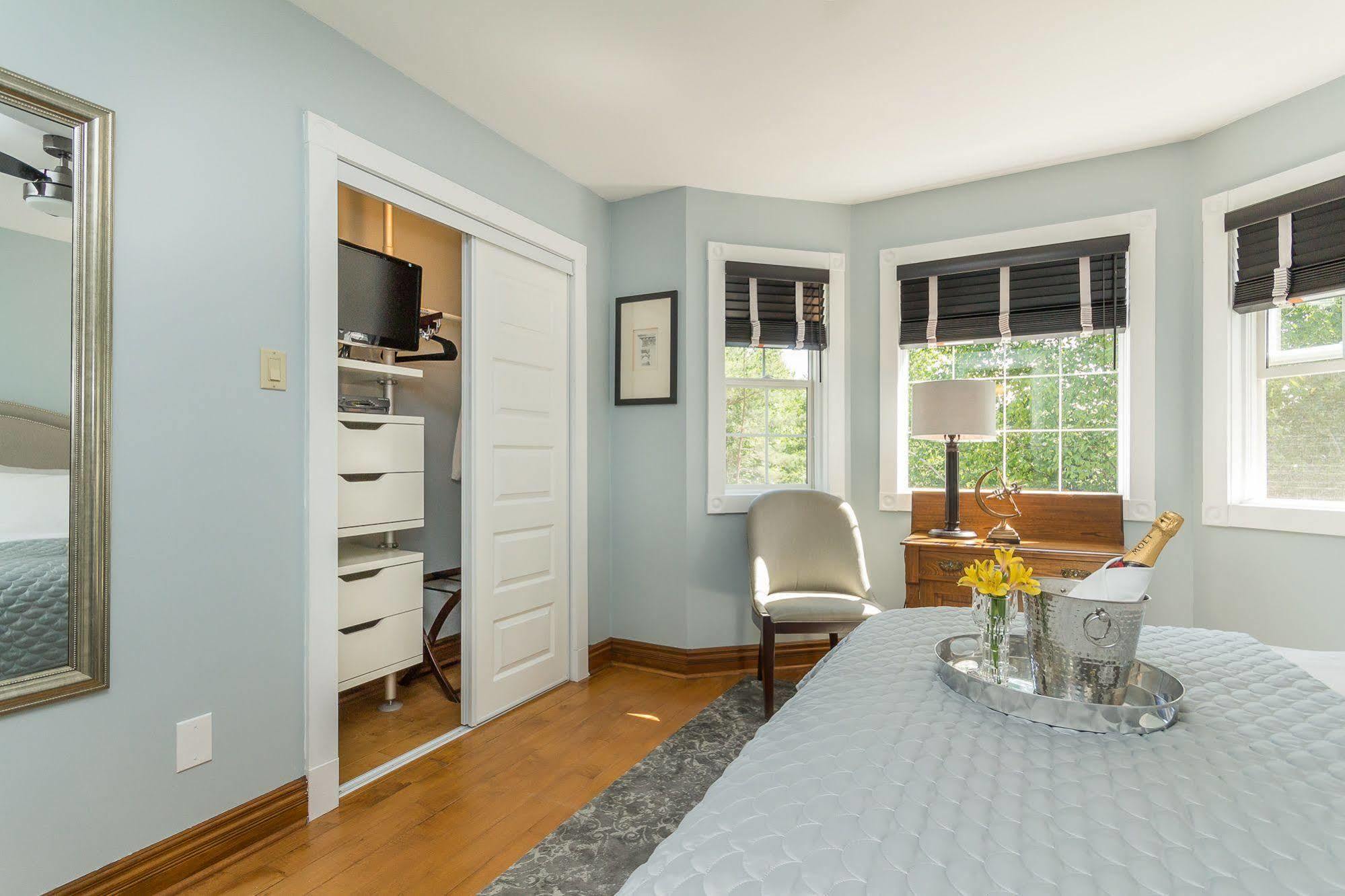 Craigleith Manor Bed & Breakfast 콜링우드 외부 사진