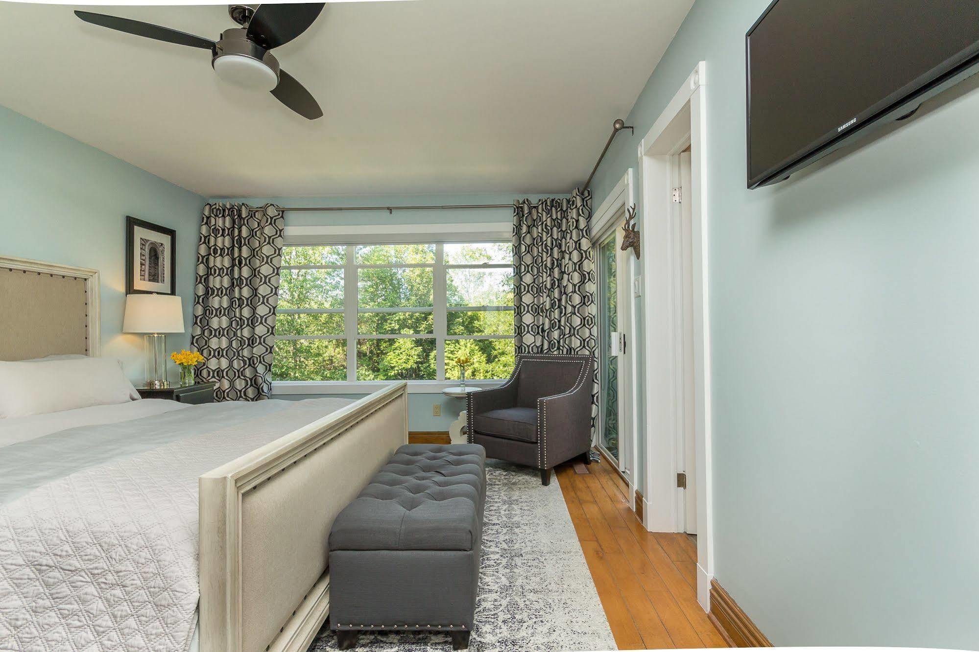 Craigleith Manor Bed & Breakfast 콜링우드 외부 사진