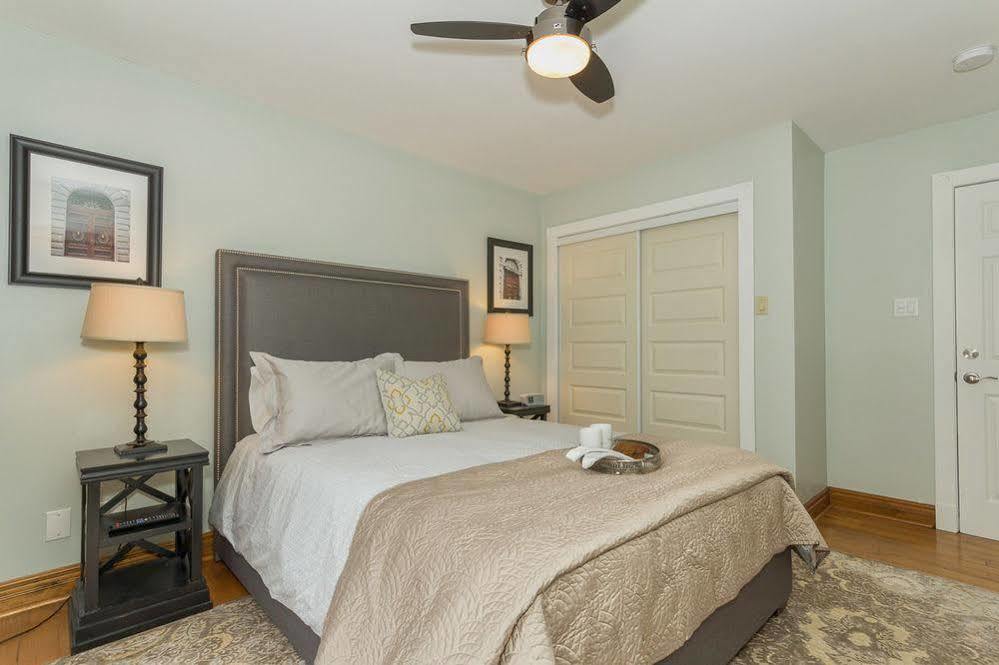 Craigleith Manor Bed & Breakfast 콜링우드 외부 사진