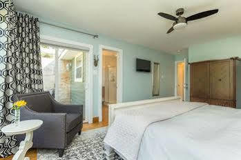 Craigleith Manor Bed & Breakfast 콜링우드 외부 사진