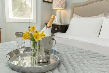 Craigleith Manor Bed & Breakfast 콜링우드 외부 사진